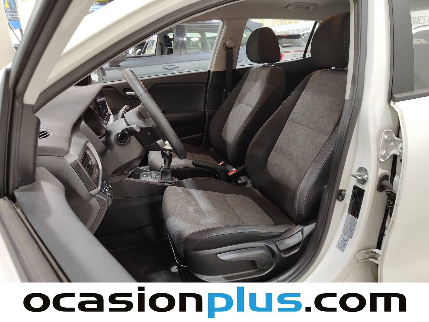 Foto asientos delanteros KIA Stonic KIA Stonic 1.0 T-GDi MHEV iMT Concept (100 CV)