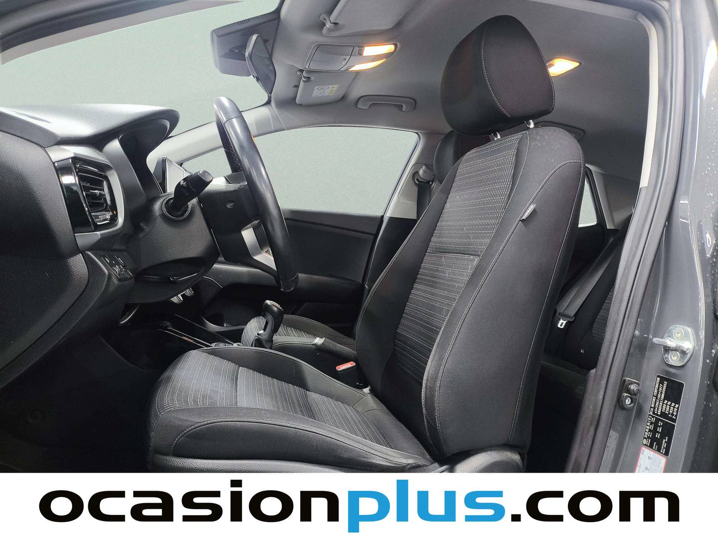 Foto asientos delanteros KIA Stonic Kia Stonic 1.0 T-GDi MHEV Drive iMT (120 CV)