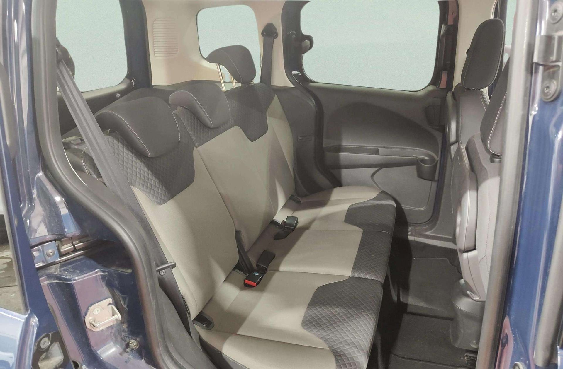 Ford Tourneo Courier 1.0 EcoBoost Trend - foto 14
