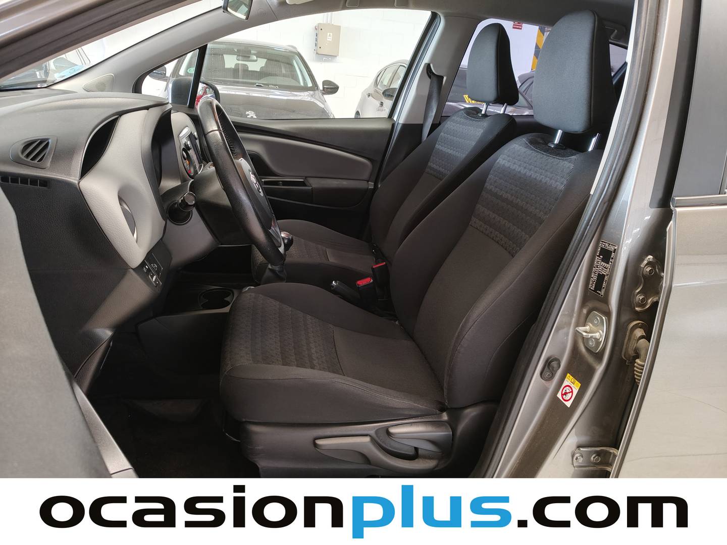 Foto asientos delanteros Toyota Yaris Toyota Yaris 1.3 Active (99 CV)