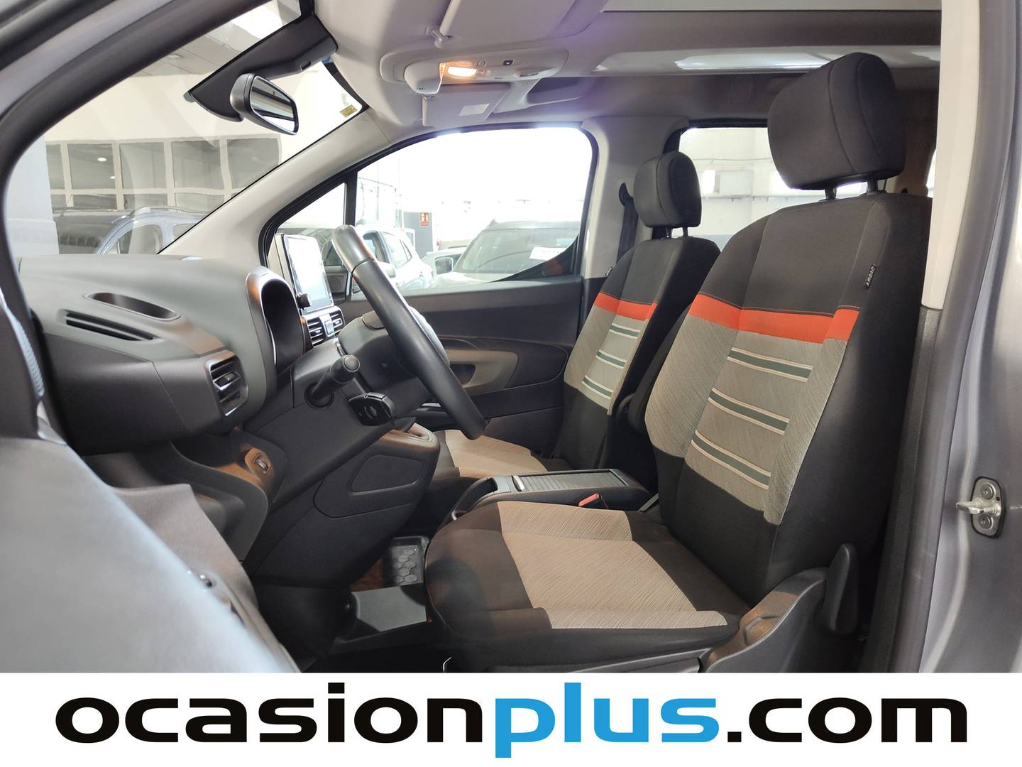 Foto asientos delanteros Citroën Berlingo Citroen Berlingo BlueHDi 100 S&S Talla M Shine (102 CV)