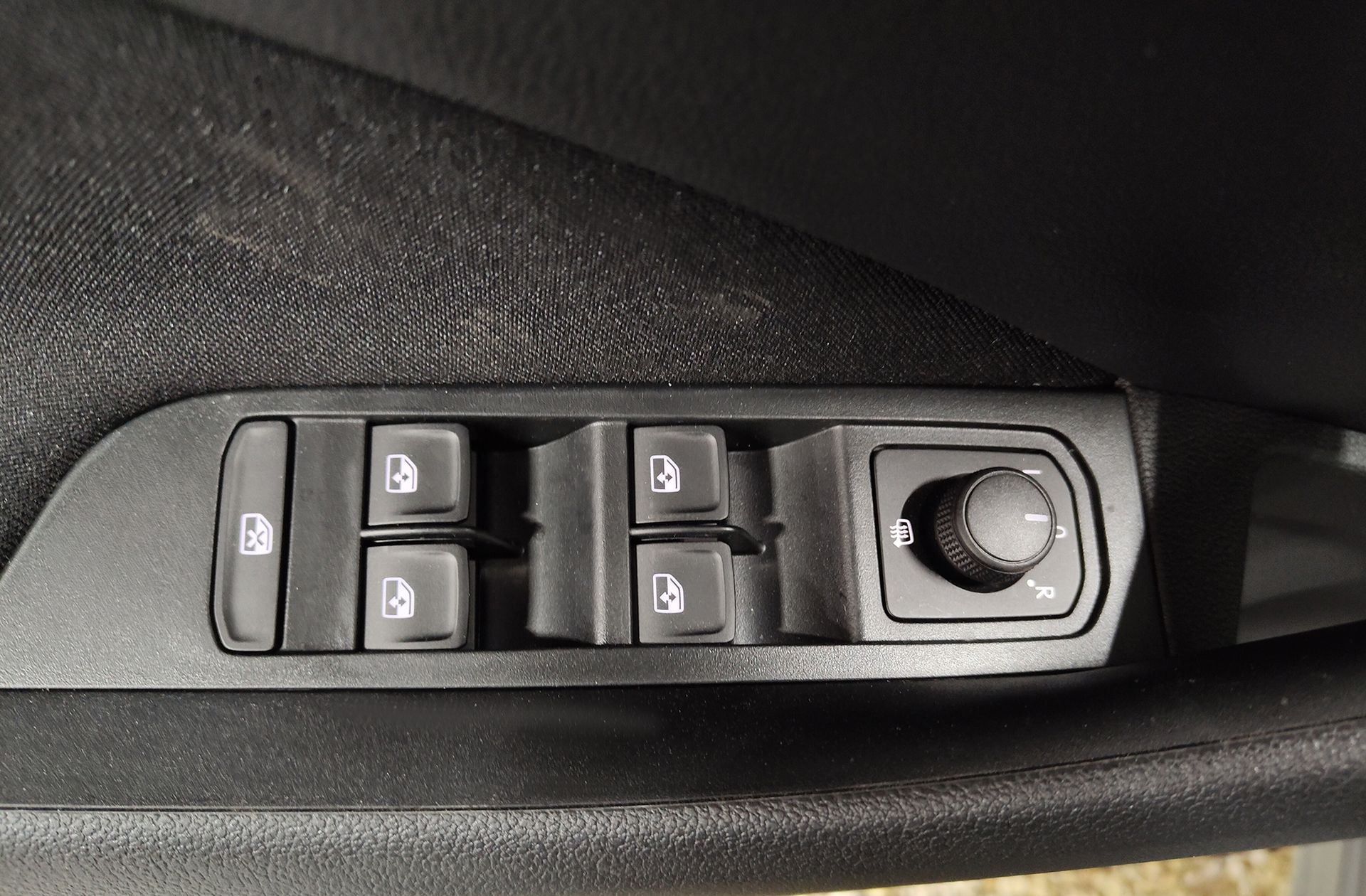 Škoda Kamiq 1.0 TSI Selection DSG - foto 33