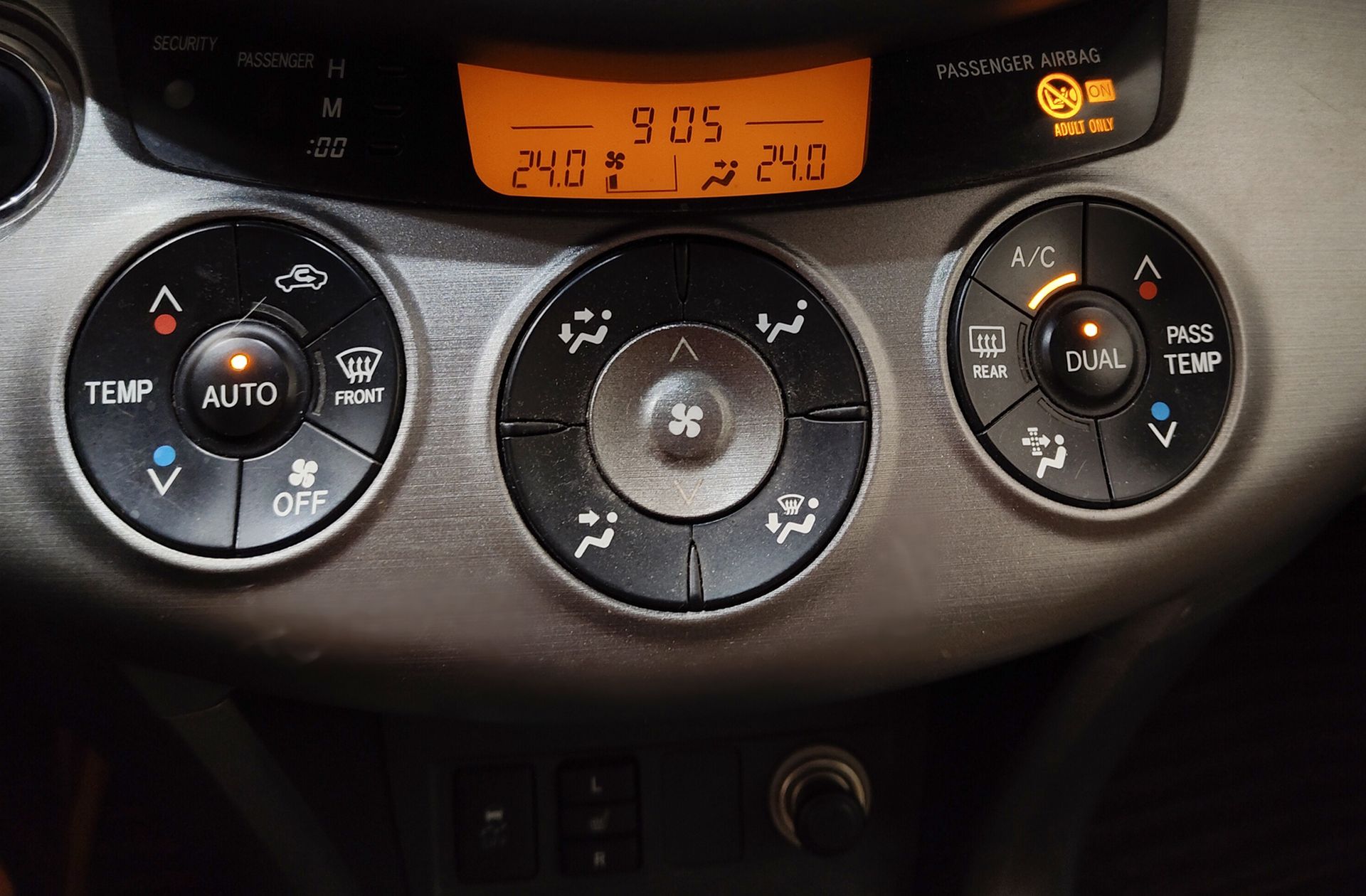 Toyota RAV4 2.2 D-4D Executive 4x4 - foto 33
