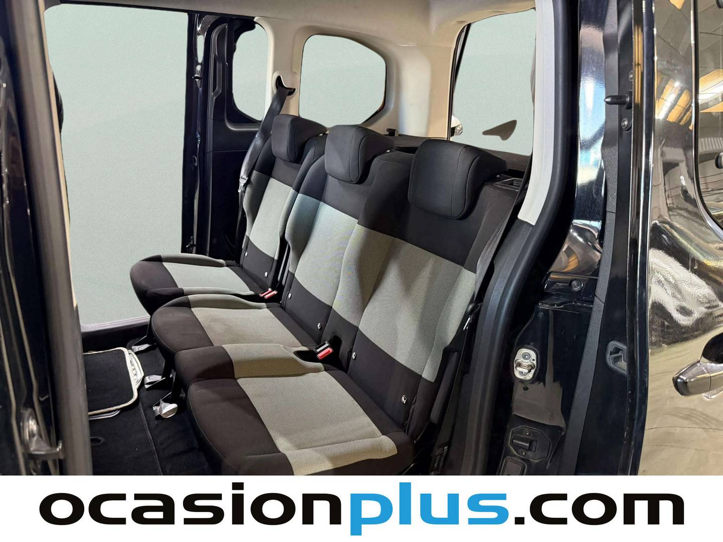 Foto asientos traseros Citroën Berlingo Citroën Berlingo BlueHDi 100 S&S Talla M 100 Años (102 CV)