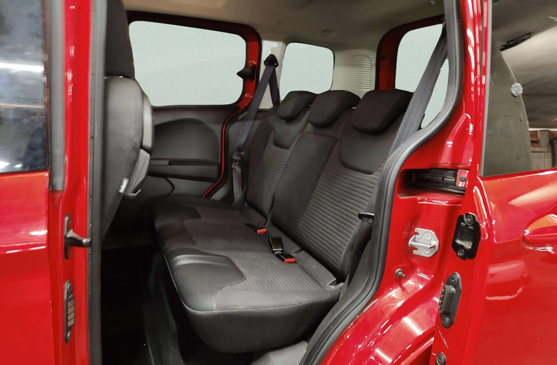 Ford Tourneo Courier 1.0 EcoBoost Sport - foto 12
