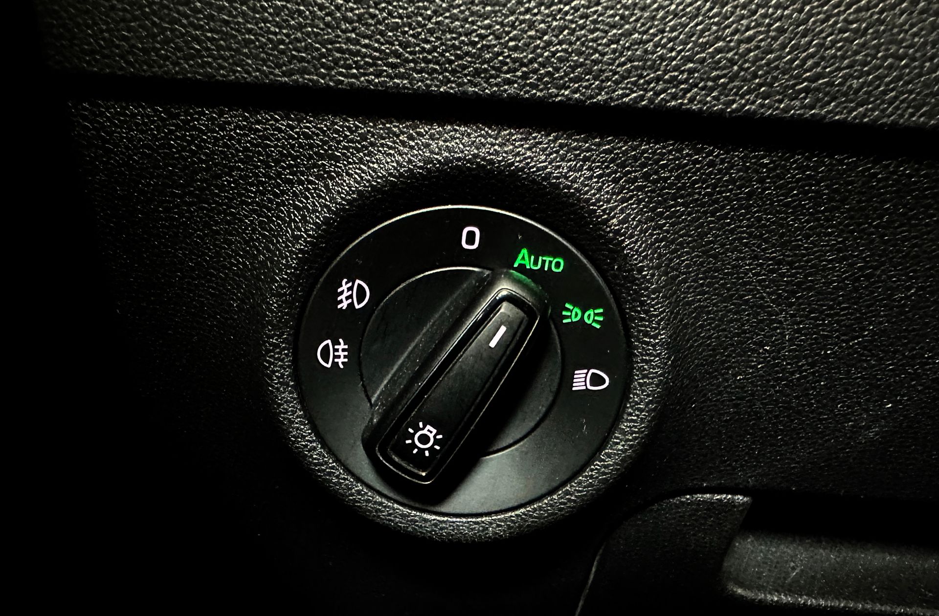 Škoda Karoq 1.6 TDI Like - foto 31