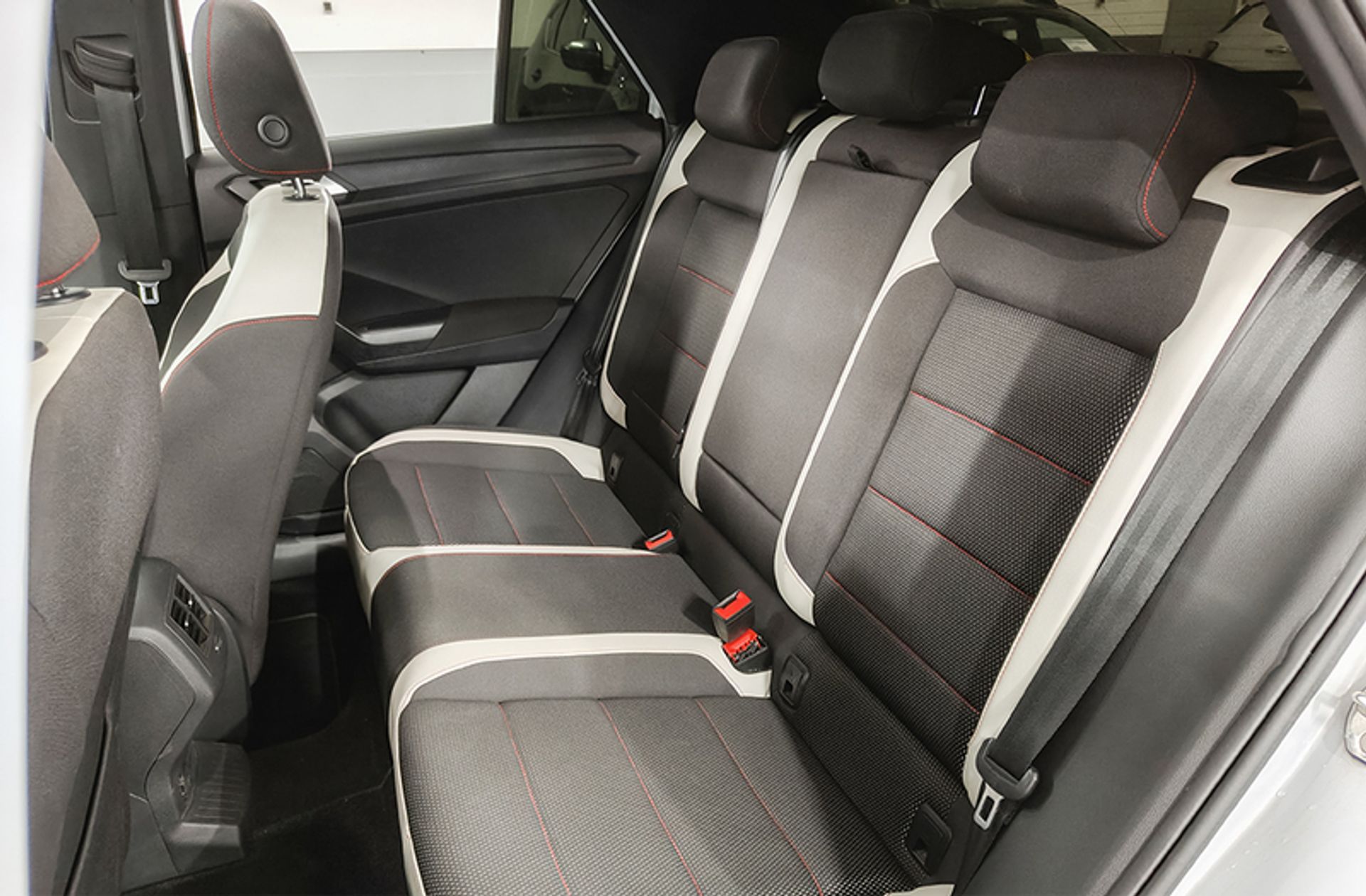 Volkswagen T-Roc Sport 2.0 TSI 4Motion DSG - foto 14