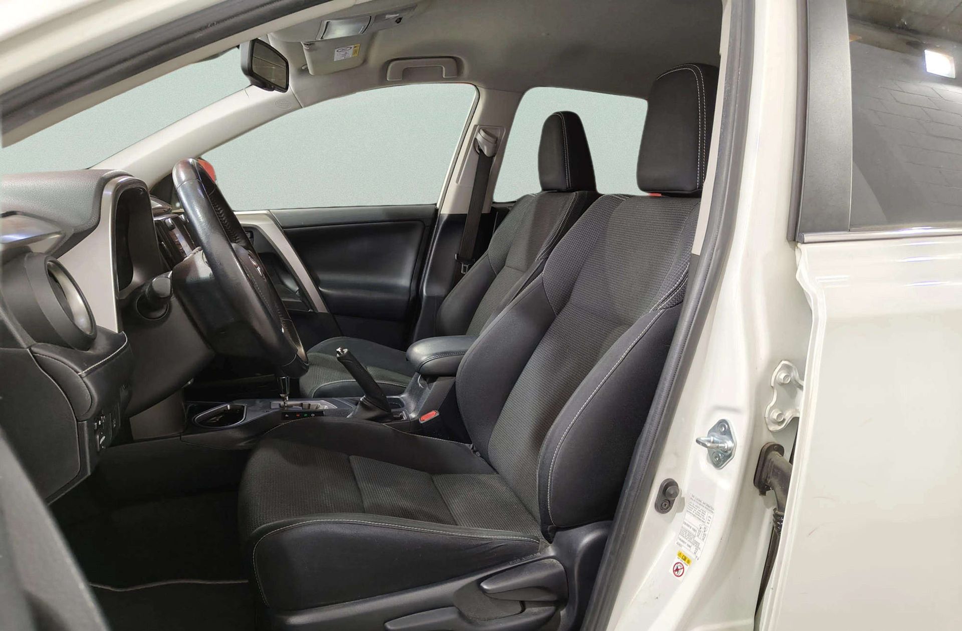 Toyota RAV4 2.5l hybrid Advance Pack Drive 2WD - foto 11