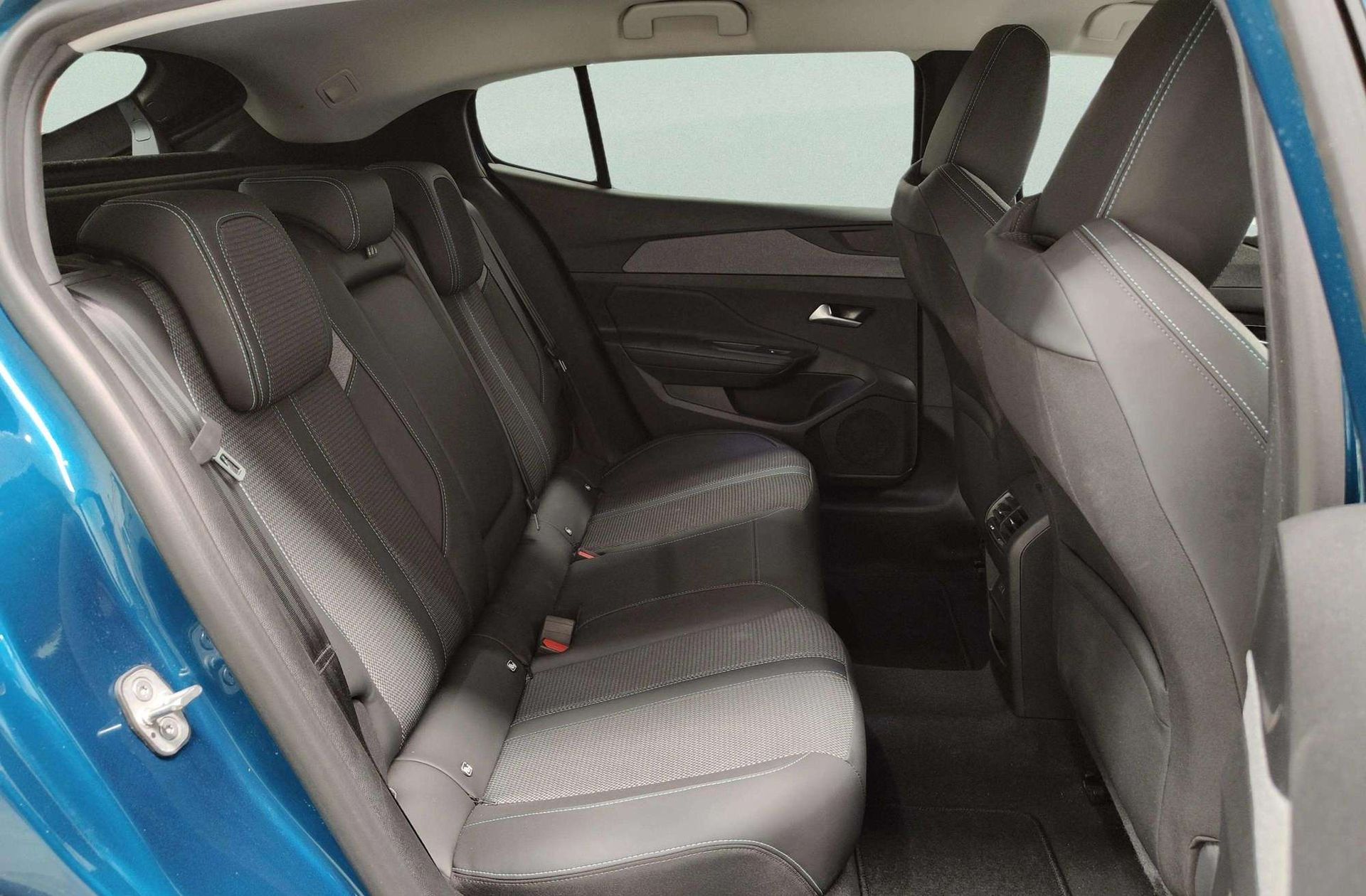 Peugeot 408 Allure Hybrid eDCS6 - foto 18