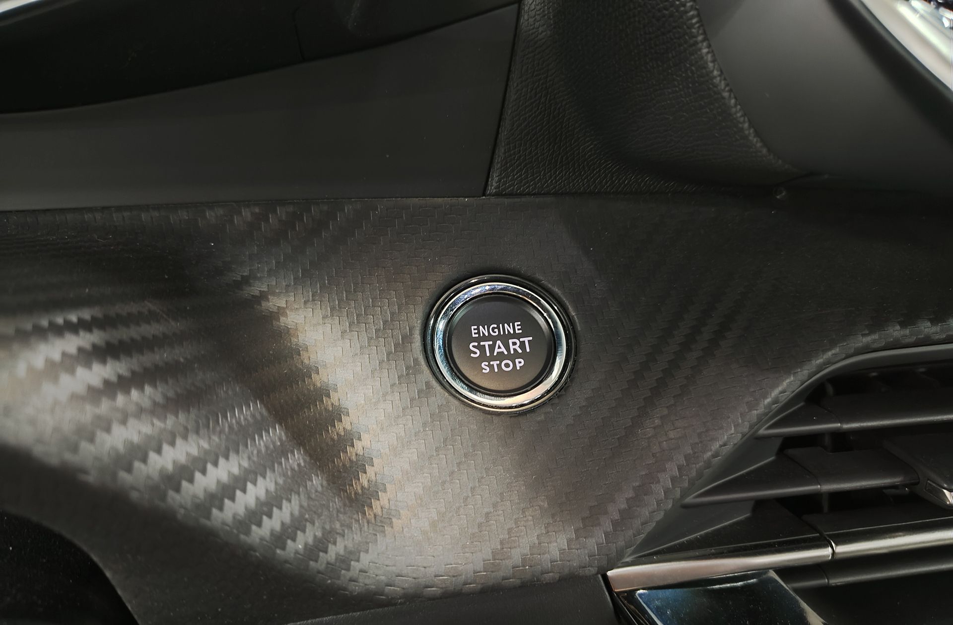 Peugeot 208 BlueHDi 100 GT - foto 36