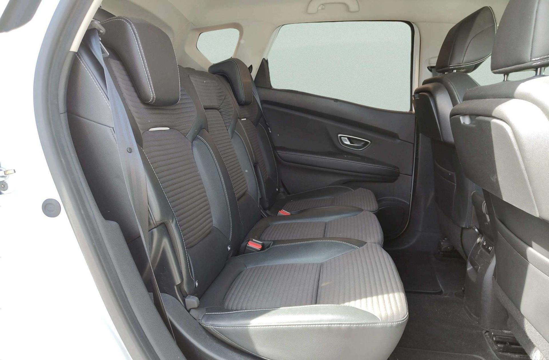 Renault Scénic Zen TCe GPF EDC - foto 21