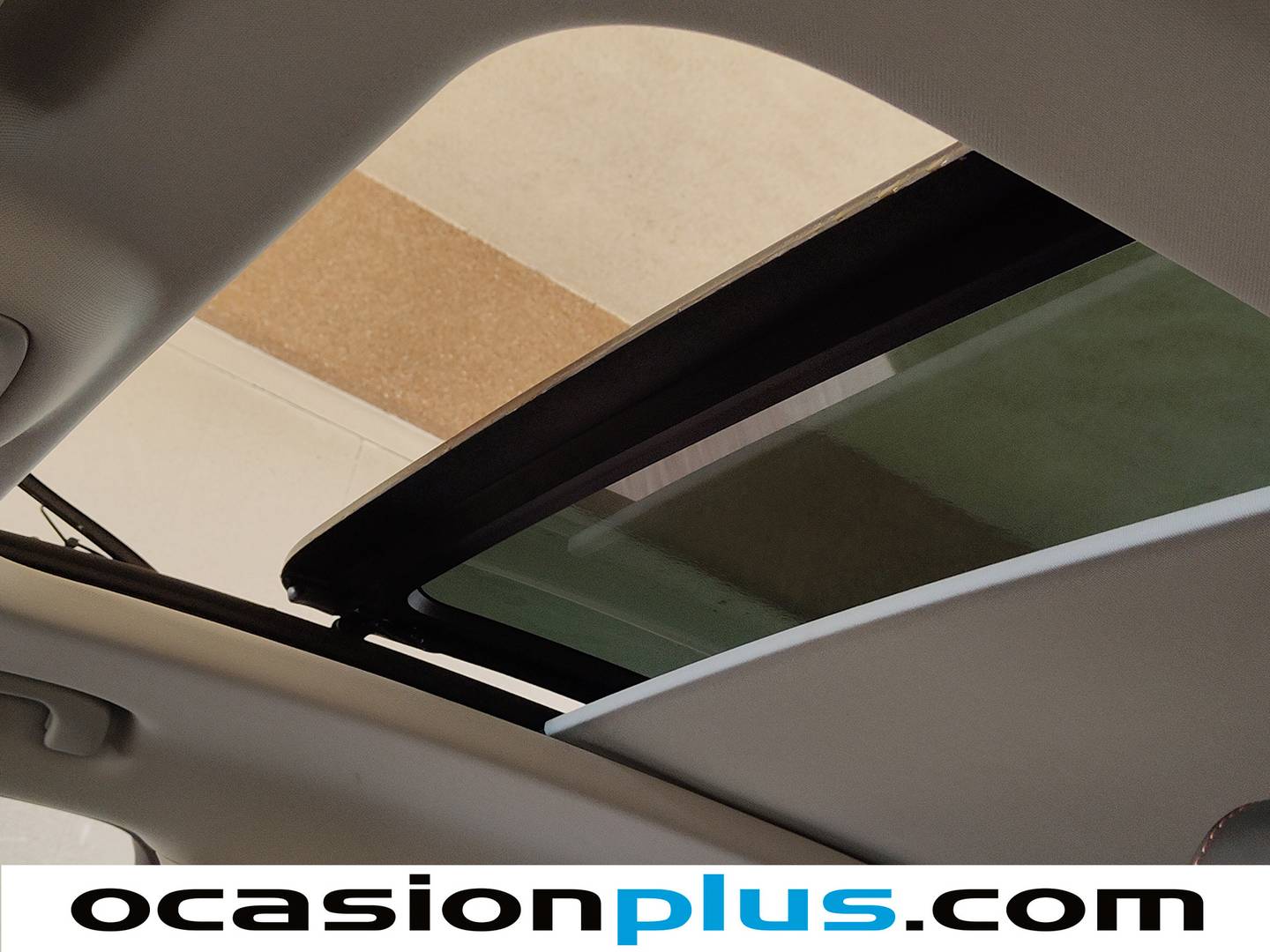 Extras y acabados del MG eHS MG eHS 1.5 T-GDI PHEV Luxury (258 CV)