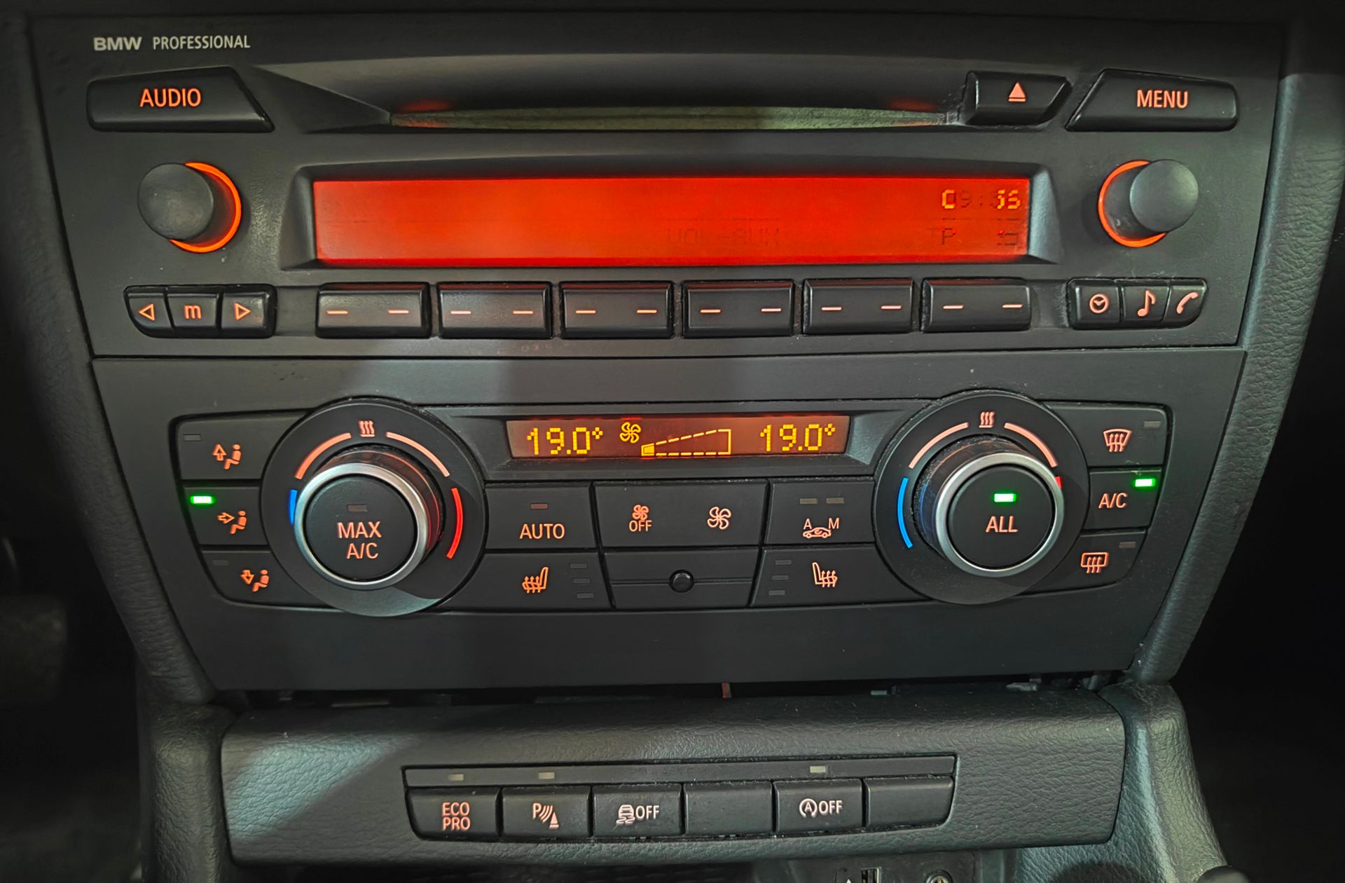 BMW X1 sDrive16d - foto 29