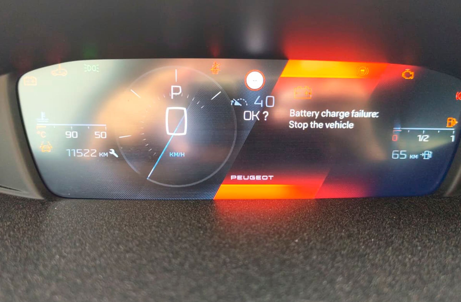 Peugeot 408 Allure Hybrid 145 eDCS6 - foto 23
