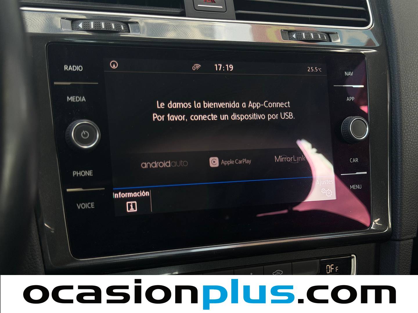 Equipamiento del Volkswagen Golf Volkswagen Golf Business & Navi 1.6 TDI (115 CV)
