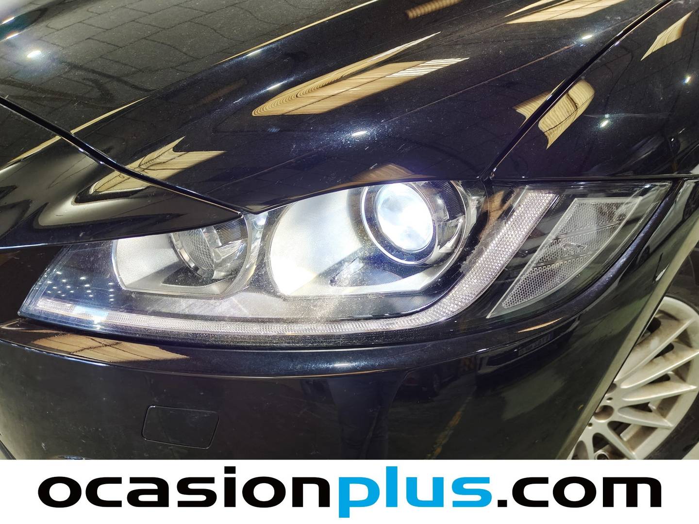 Foto Jaguar F-Pace Jaguar F-PACE 2.0L i4D Pure AWD (180 CV)