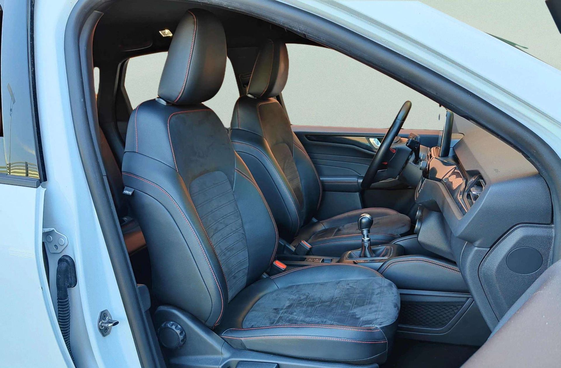 Ford Kuga 1.5T EcoBoost ST-Line X 4x2 - foto 24