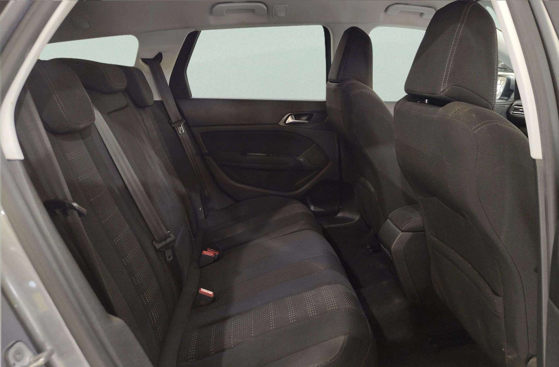 Peugeot 308 SW 2.0 BlueHDi Allure EAT6 - foto 17