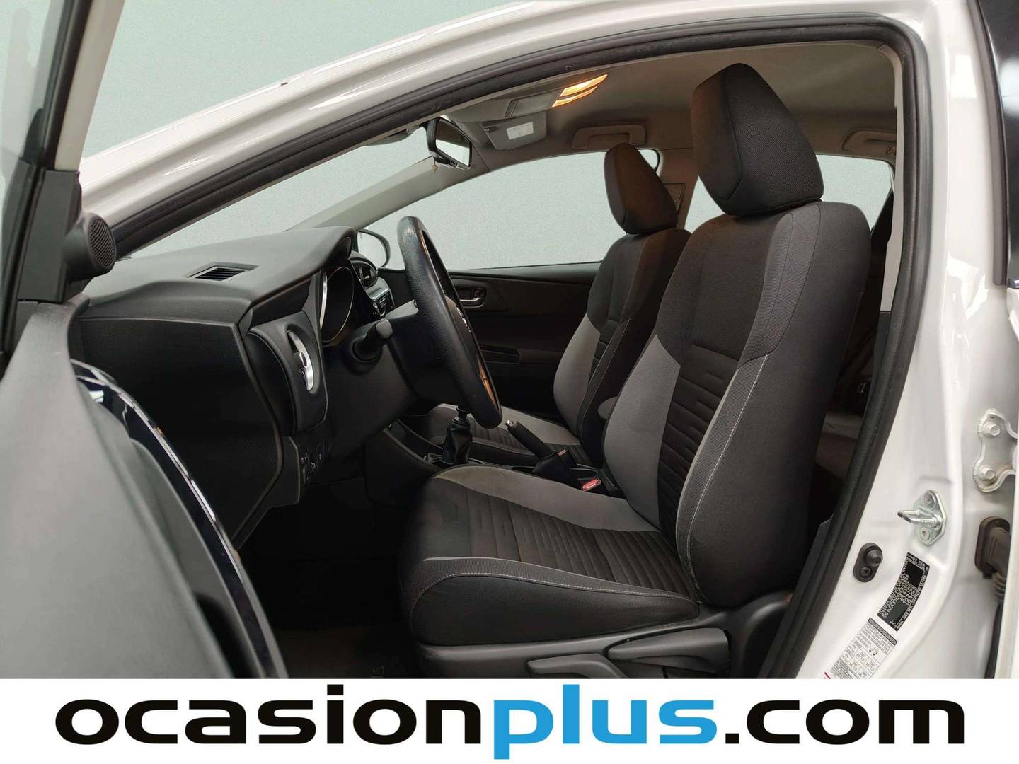 Foto asientos delanteros Toyota Auris Toyota Auris 120T Active (116 CV)