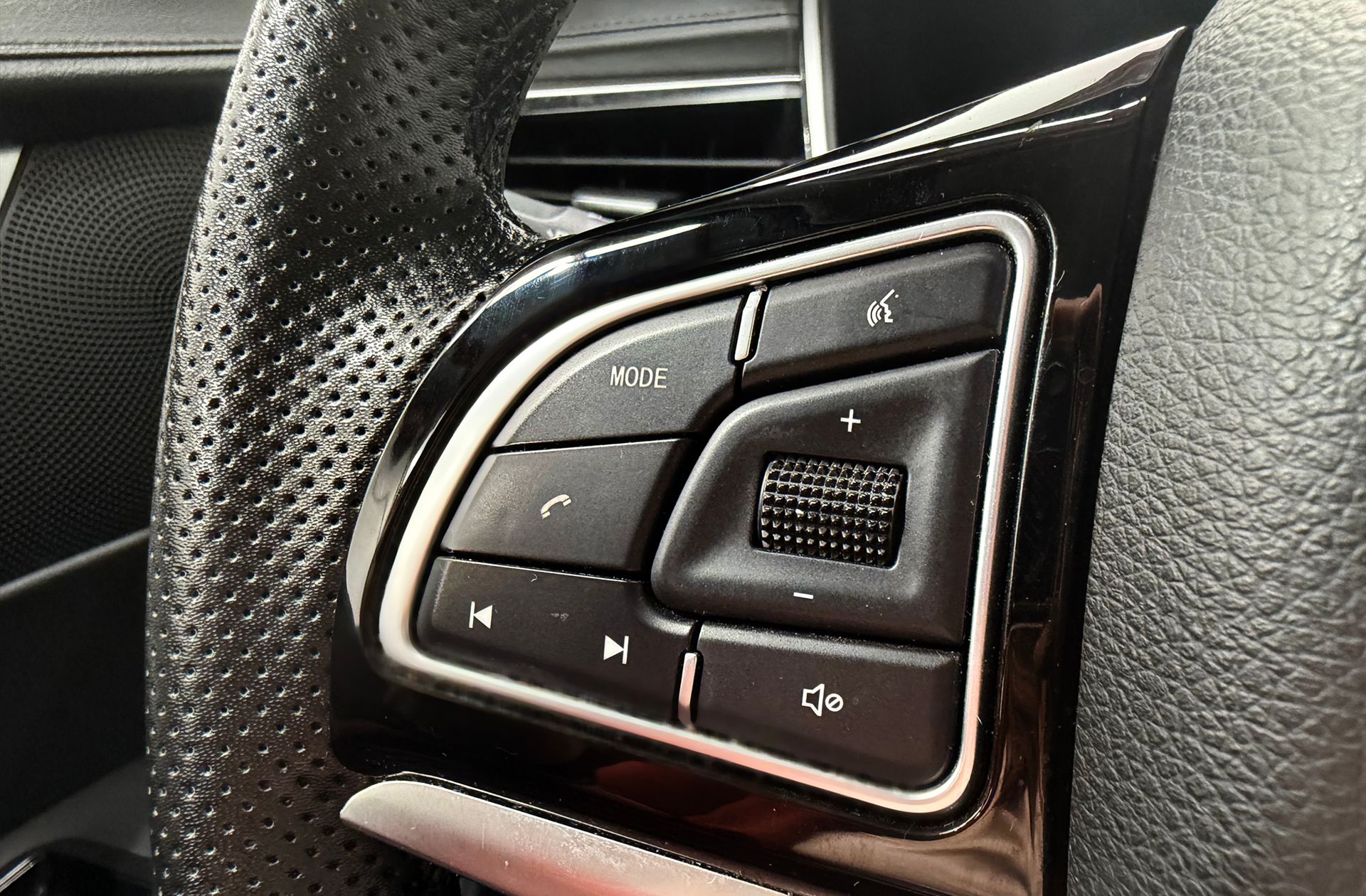 SWM G01 1.5T Luxury - foto 24