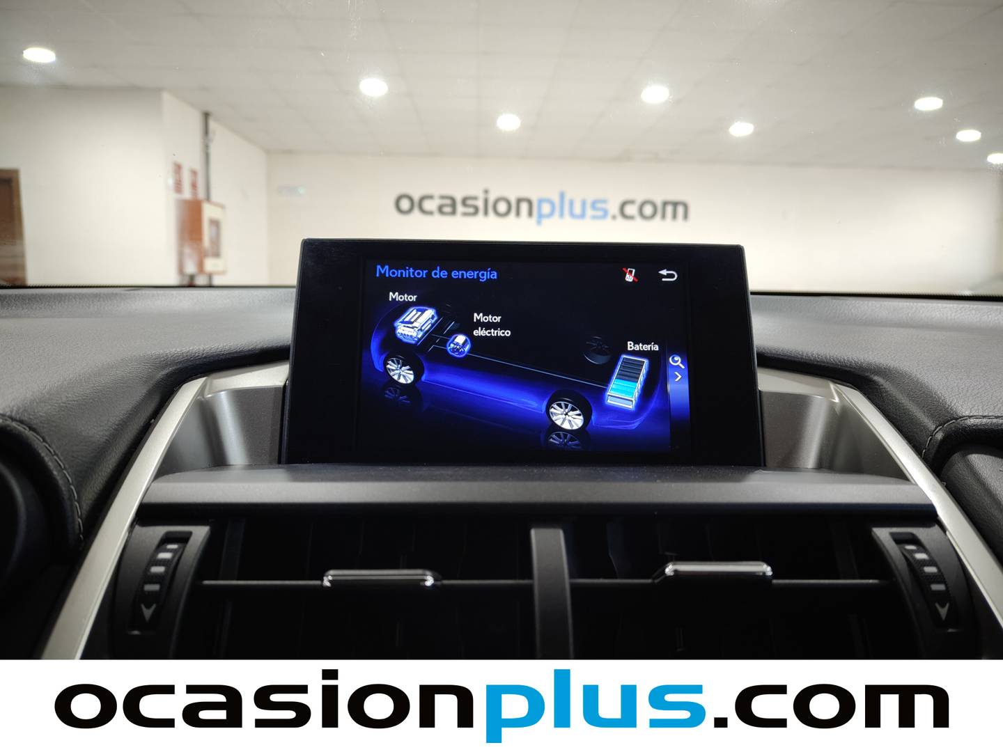 Foto Lexus NX Lexus NX 300h Business Navigation 2WD (197 CV)