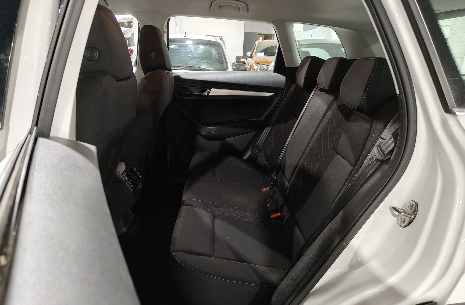 Škoda Karoq 2.0 TDI Ambition 4x4 DSG - foto 10