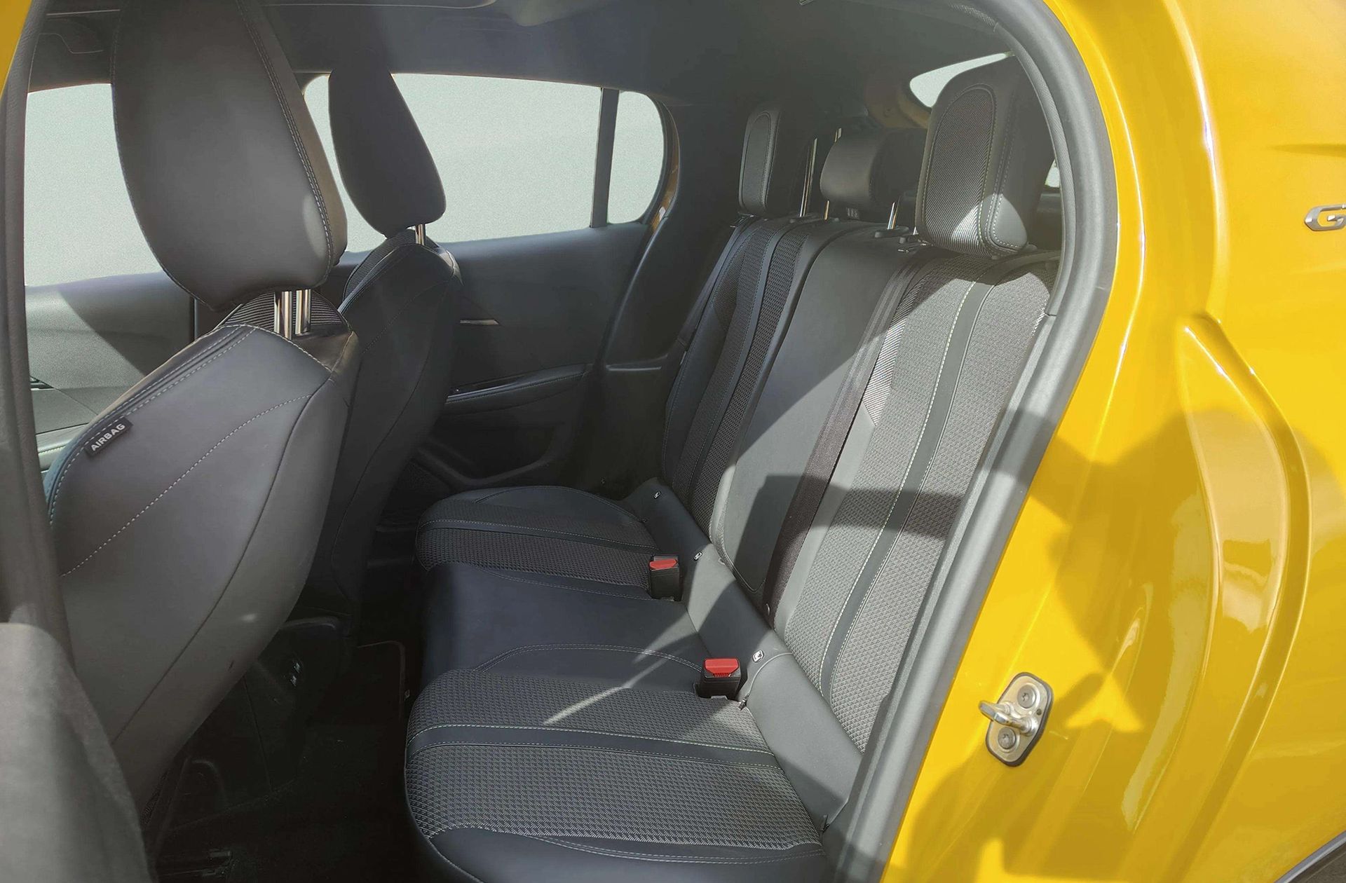 Peugeot 208 BlueHDi 100 GT - foto 12