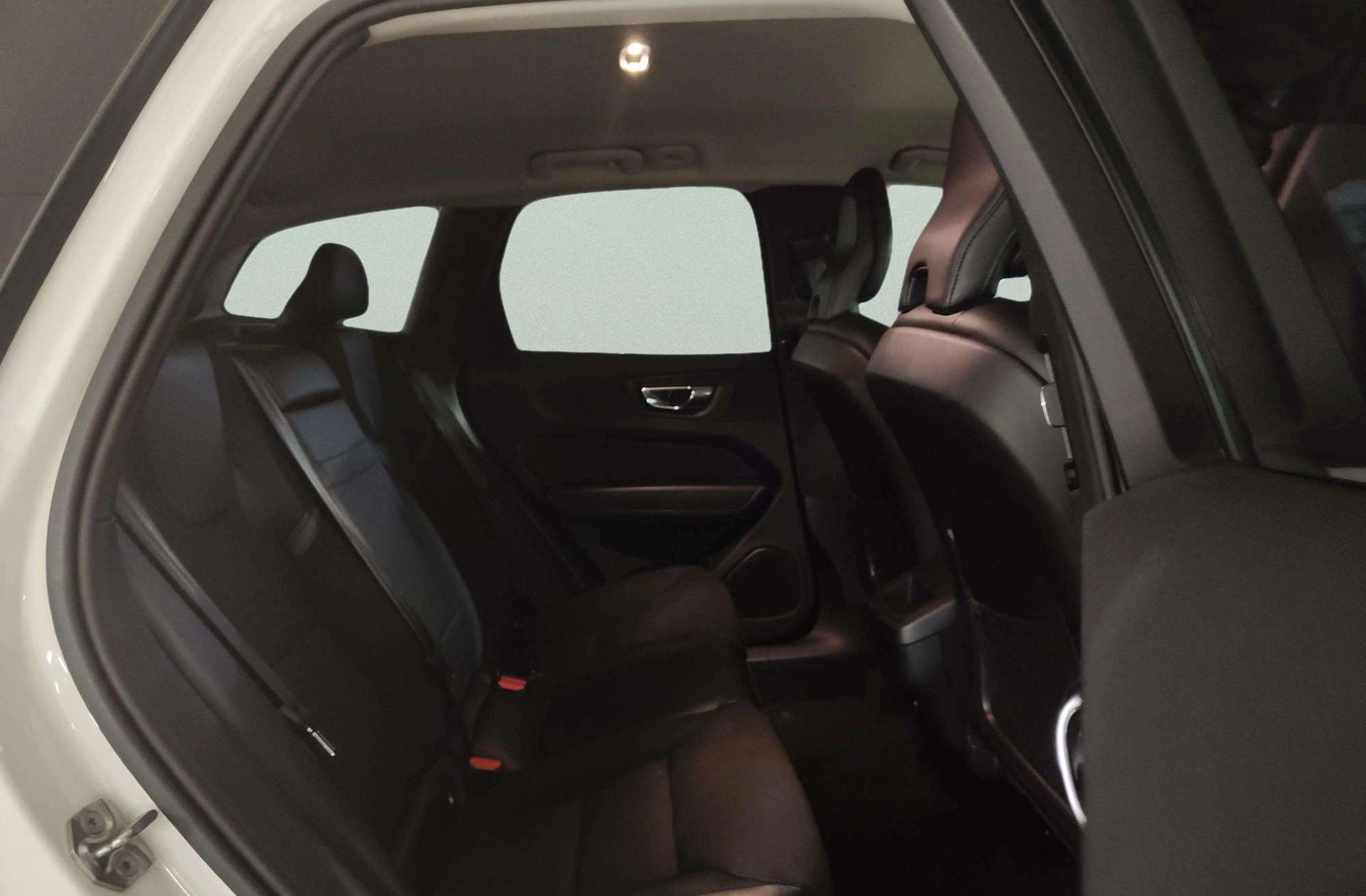 Volvo XC60 D4 Momentum - foto 21