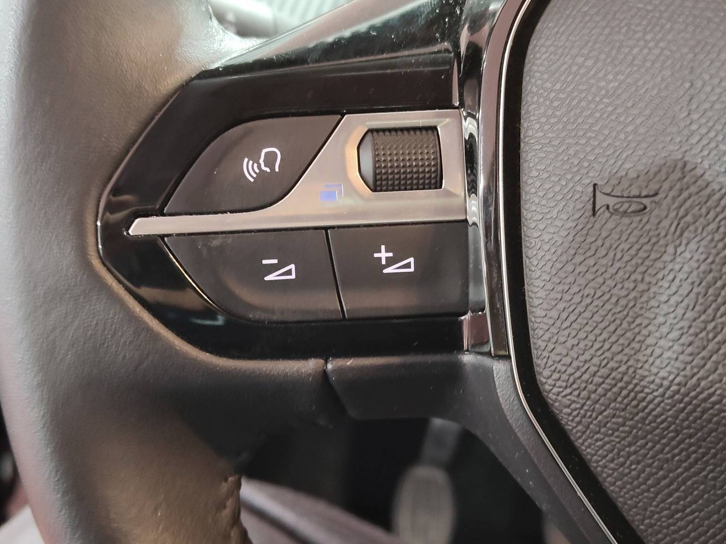 Foto Peugeot 208 Peugeot 208 PureTech 100 Allure (100 CV)