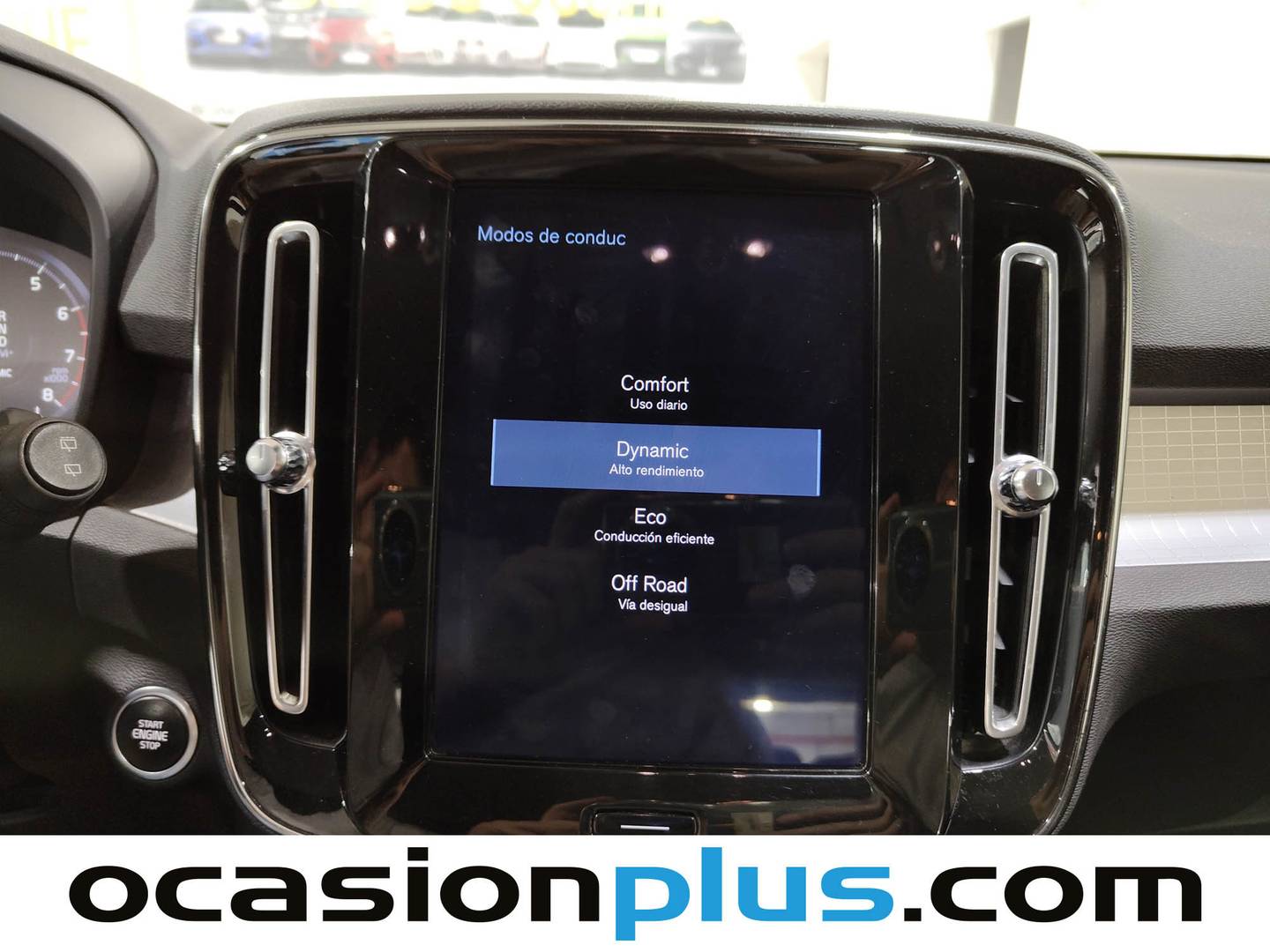 Acabados Volvo XC40 Volvo XC40 T4 Momentum Auto (190 CV)