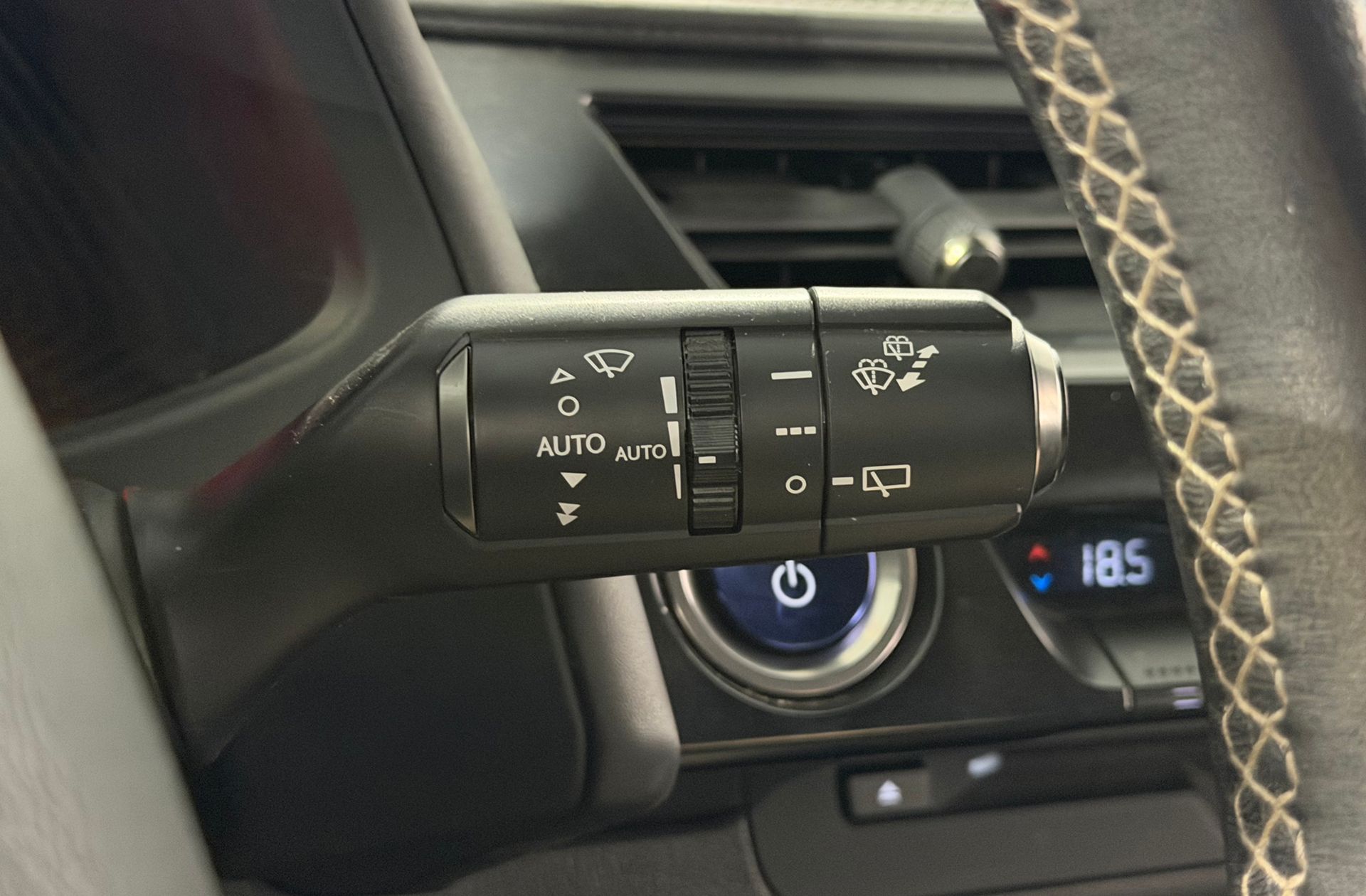 Lexus UX 250h Business Navigation 2WD - foto 27