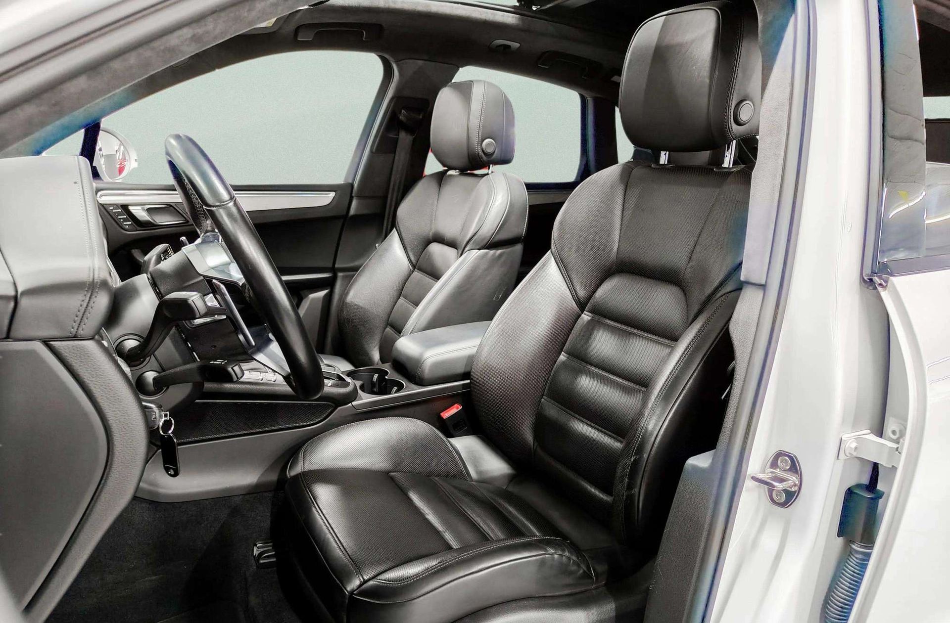 Porsche Macan Turbo - foto 18