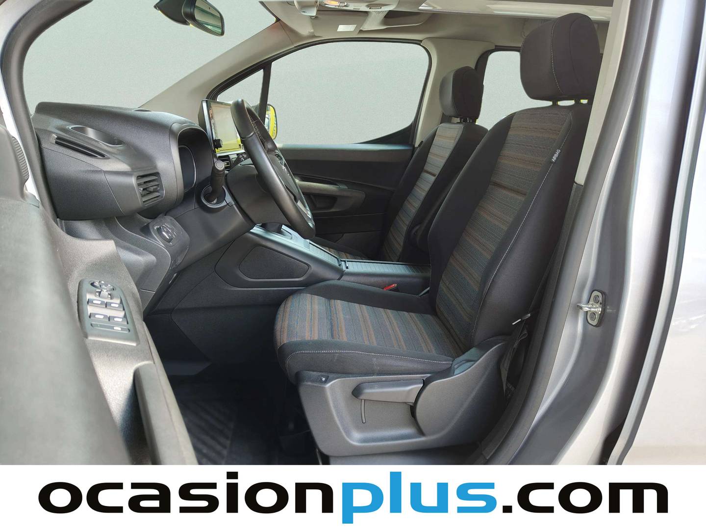 Foto asientos delanteros Opel Combo Life Opel Combo Life 1.2 Turbo S&S Innovation L (110 CV)