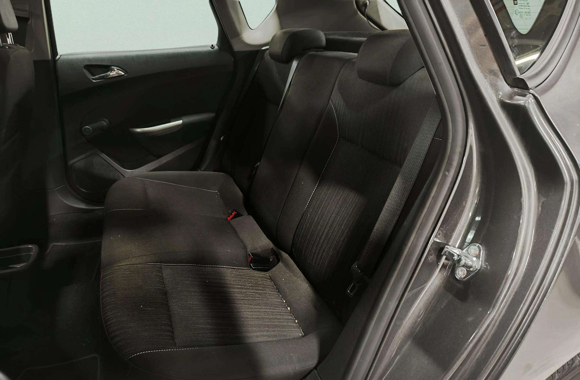 Opel Astra 1.6 Enjoy - foto 9