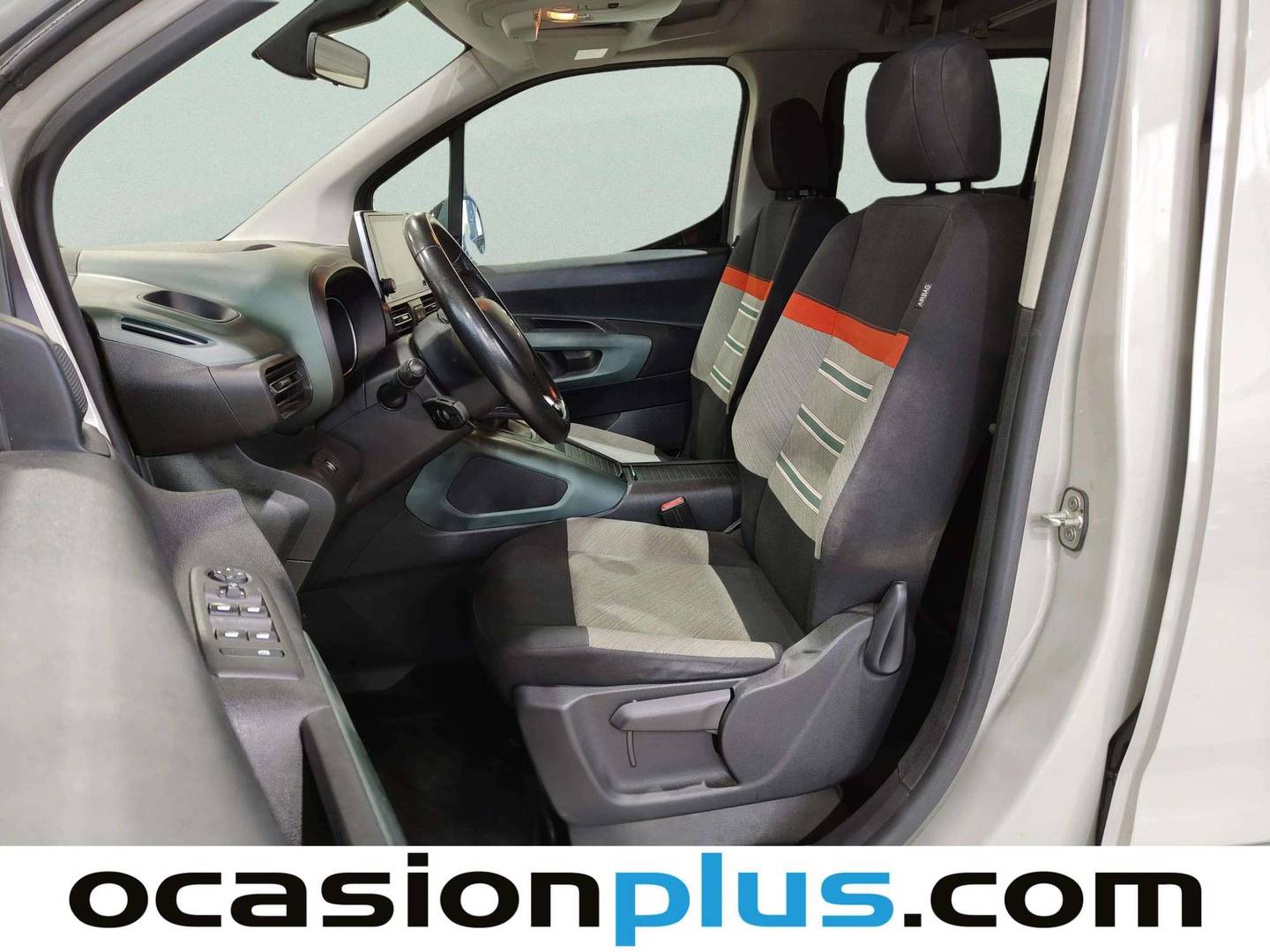Foto asientos delanteros Citroën Berlingo Citroën Berlingo PureTech 110 S&S Talla XL Shine (110 CV)
