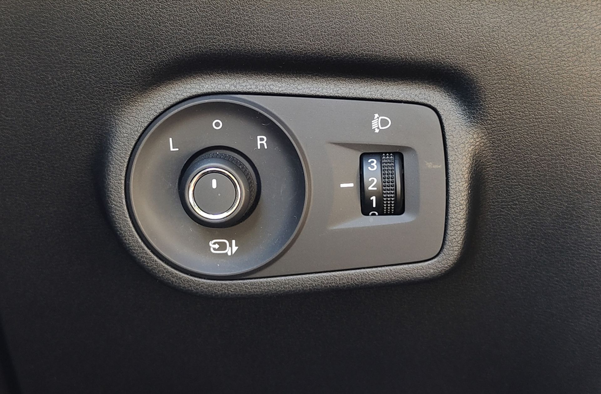 MG ZS 1.5 Hybrid+ Luxury - foto 30