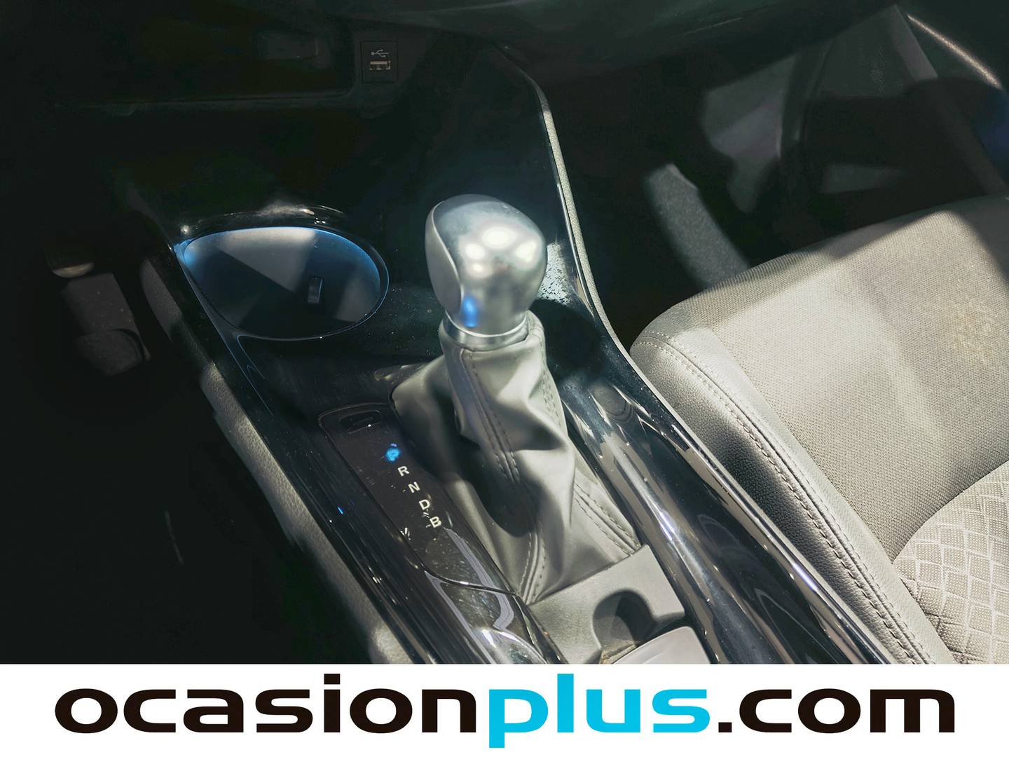 Foto Toyota C-HR Toyota C-HR 1.8 125H Advance (122 CV)