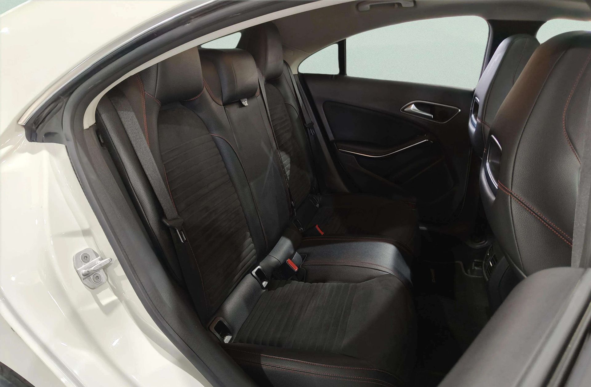 Mercedes-Benz CLA 200 d Pack AMG - foto 20
