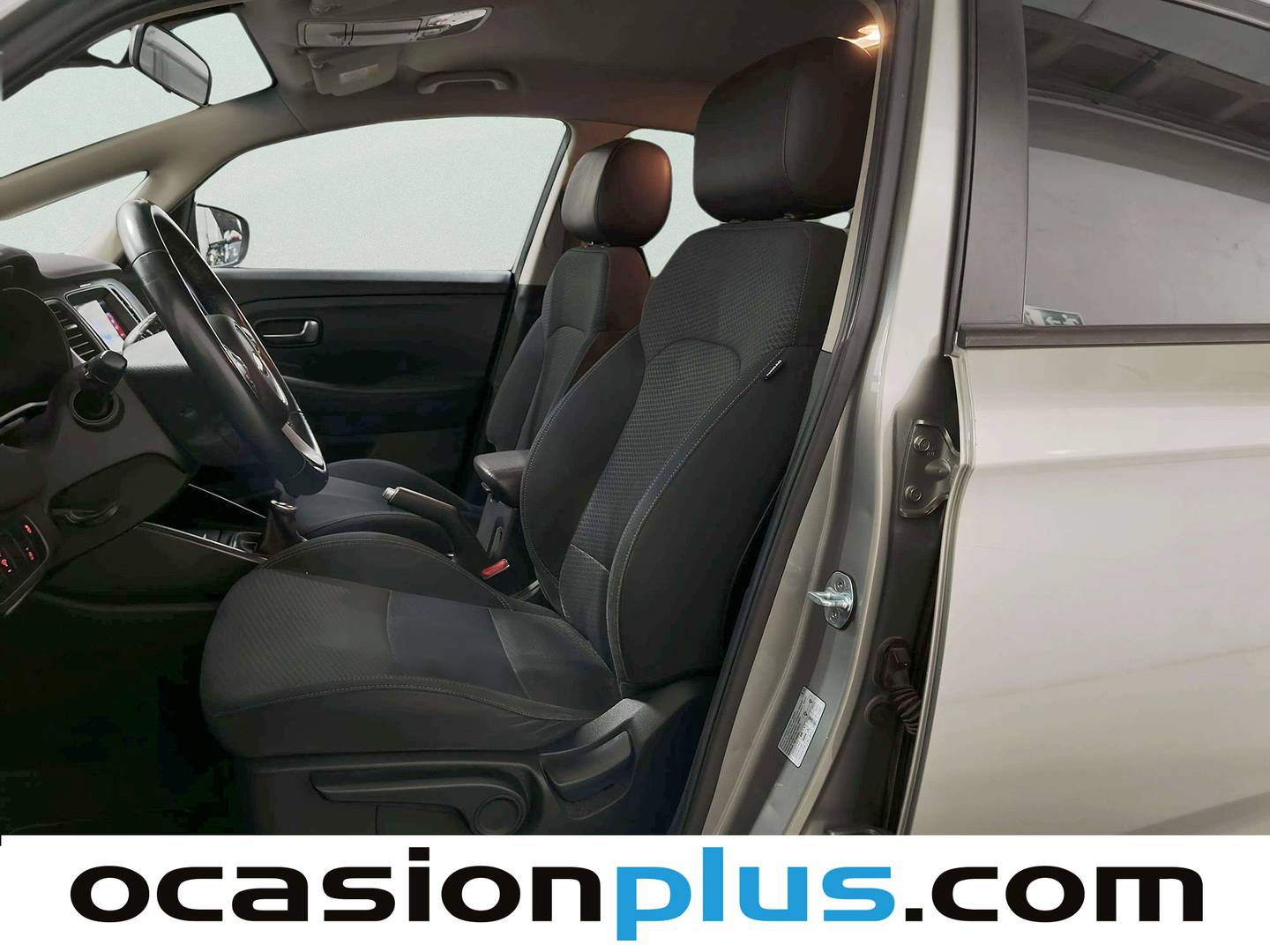 Foto asientos delanteros KIA Carens KIA Carens 1.7 CRDi VGT Tech Eco-Dynamics (115 CV)