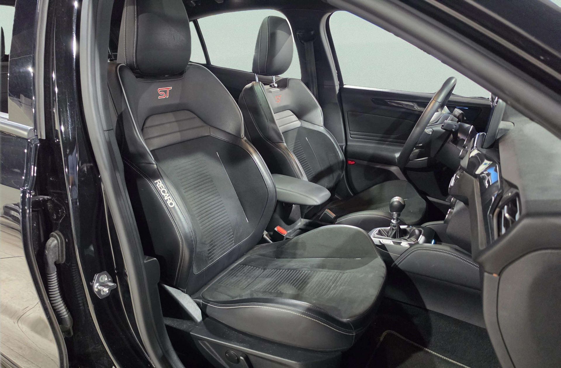 Ford Focus 2.3 EcoBoost ST - foto 25