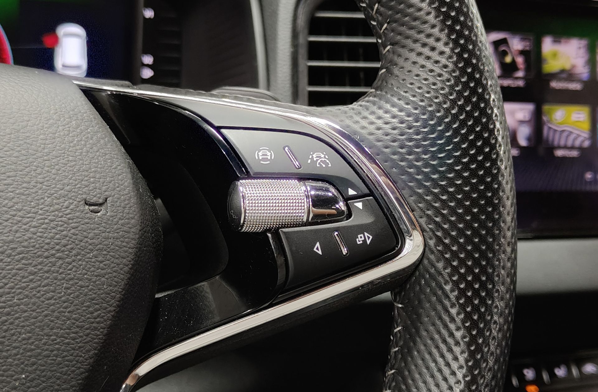 Škoda Karoq 1.5 TSI ACT Sportline DSG - foto 37