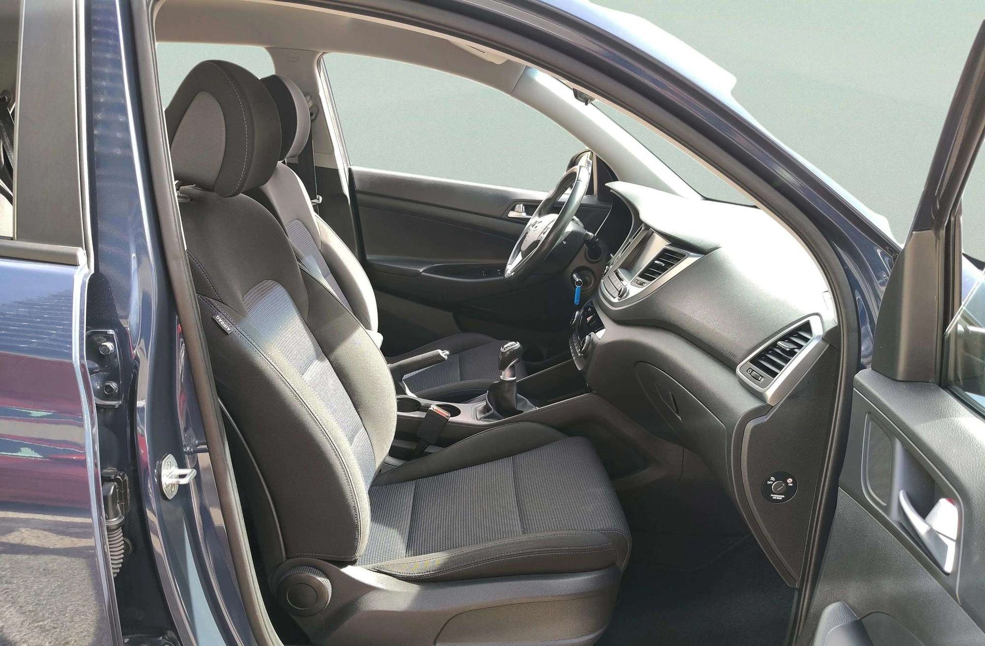 Hyundai Tucson 1.6 GDI BlueDrive 25 Aniversario 4x2 - foto 17