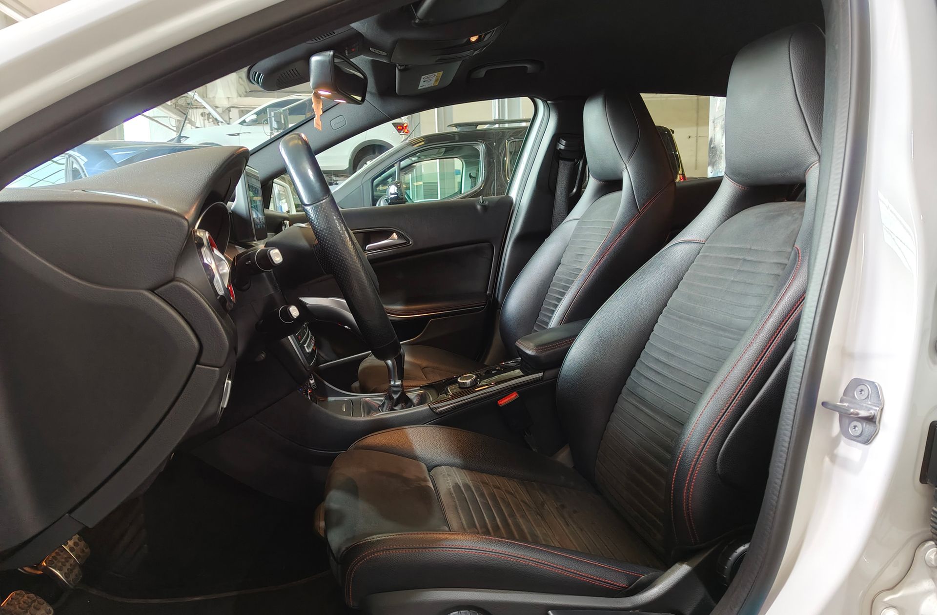 Mercedes-Benz GLA 200 Pack AMG - foto 12