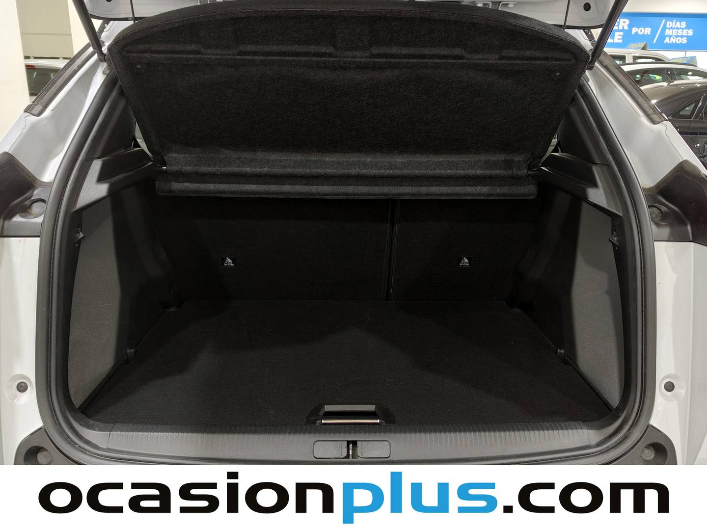 Fotos maletero Peugeot 2008 Peugeot 2008 GT Hybrid eDCS6 (136 CV)