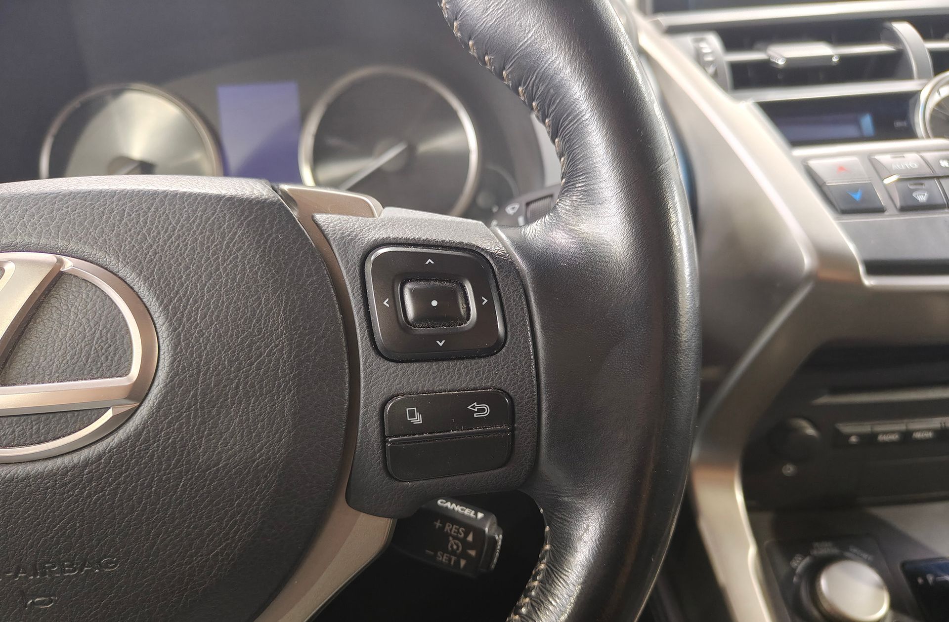 Lexus NX 300h Corporate 2WD - foto 24