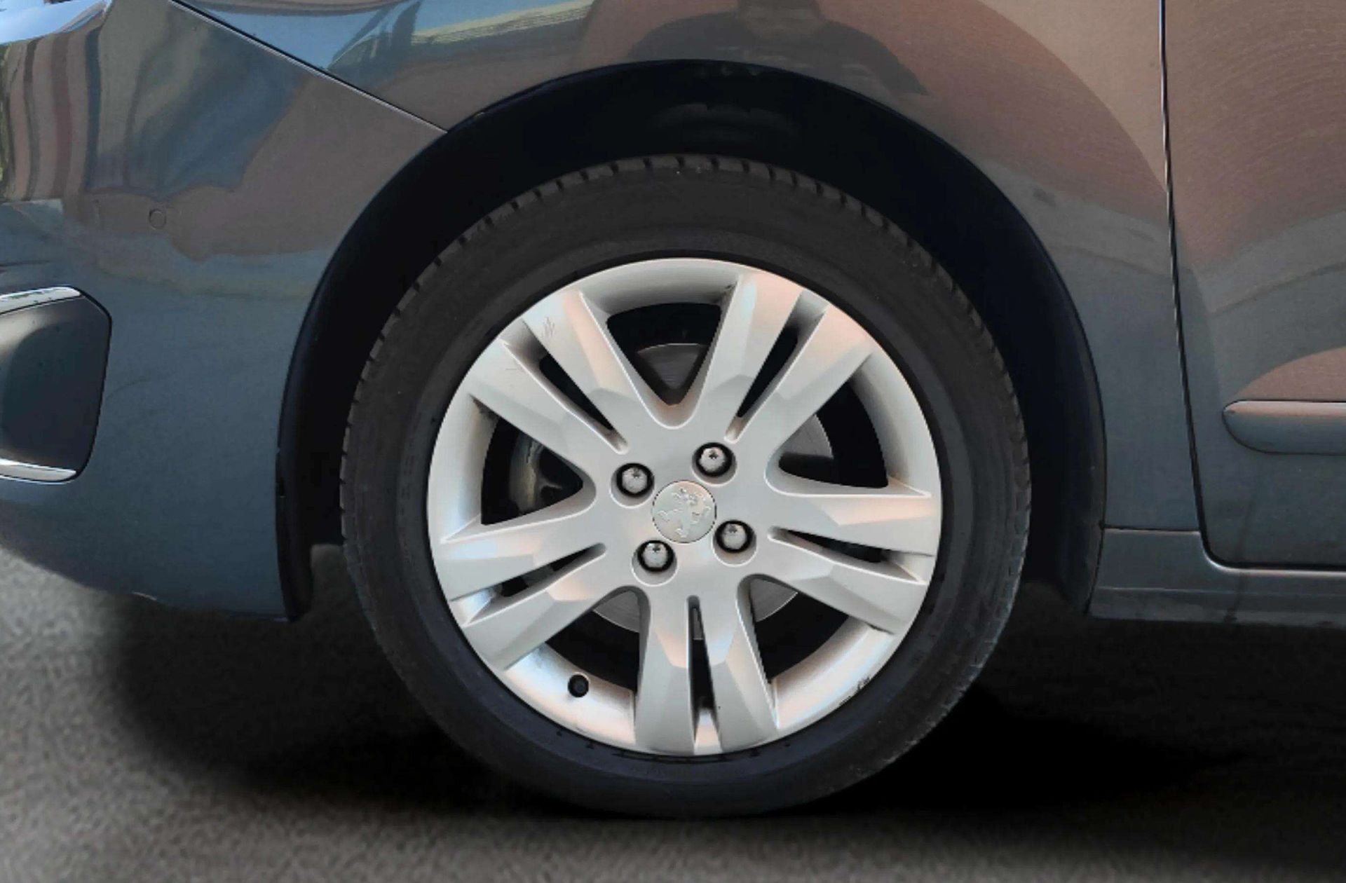 Peugeot 5008 1.6 BlueHDi Allure EAT6 7 plazas - foto 37