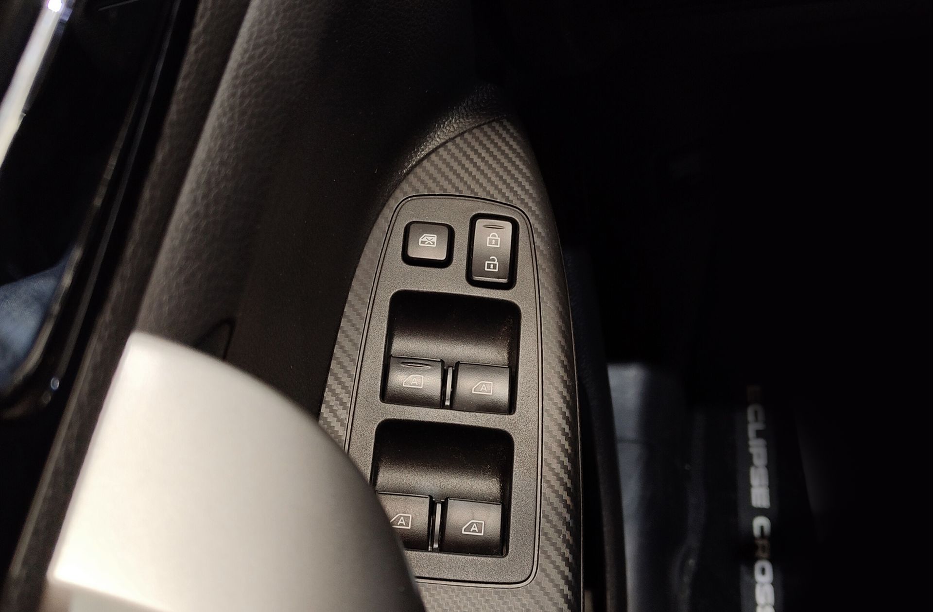 Mitsubishi Eclipse Cross 2.4 PHEV Kaiteki 4WD - foto 32
