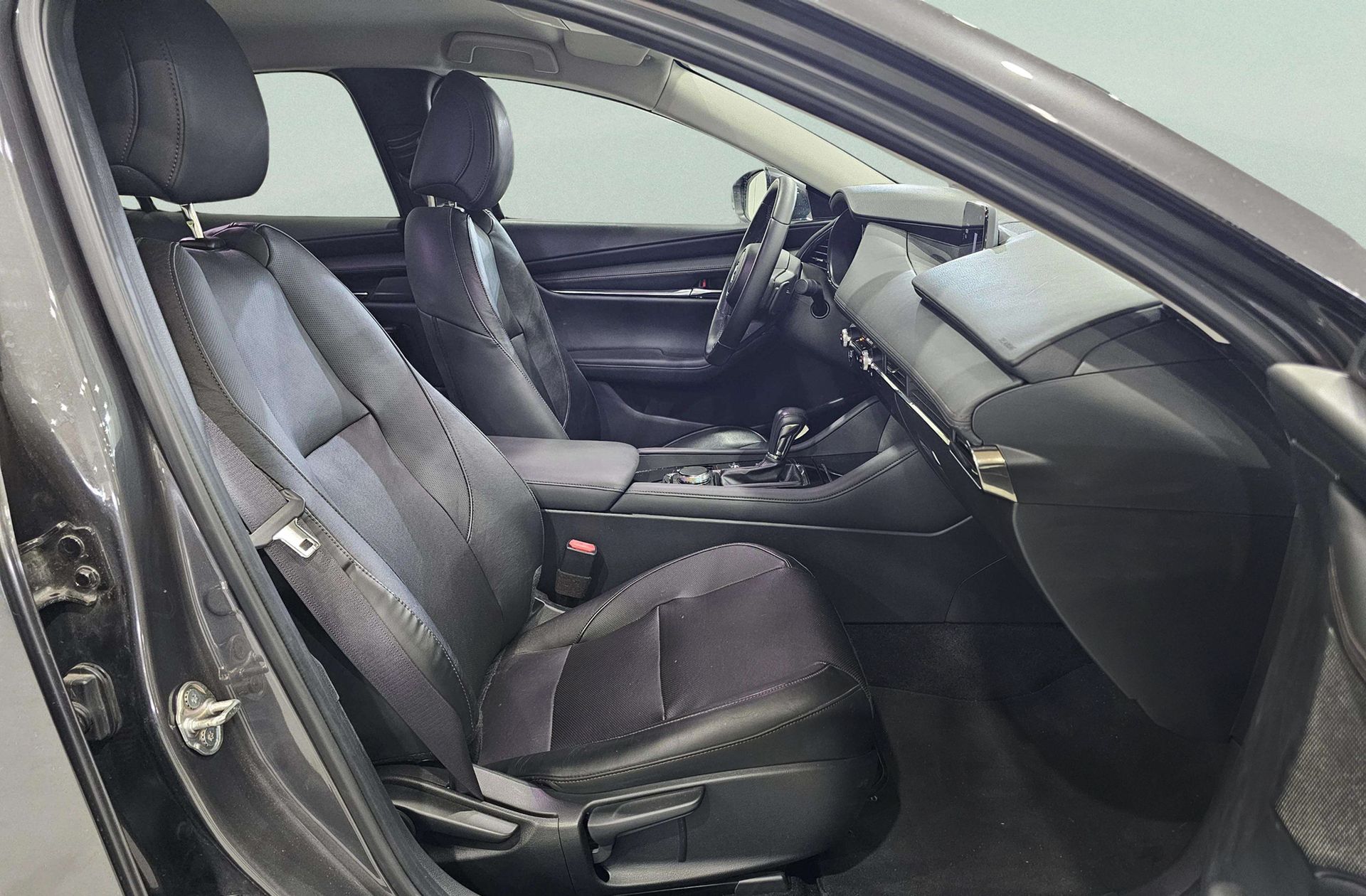 Mazda Mazda3 2.0 Sedan Skyactiv-G Zenith Safety Black - foto 22