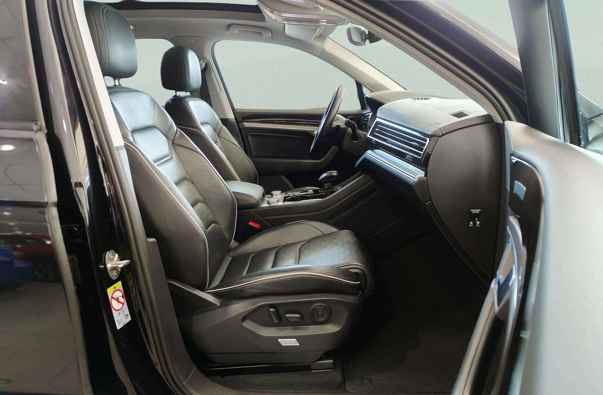 Volkswagen Touareg R-Line 3.0 TDI 4Motion Tiptronic - foto 31