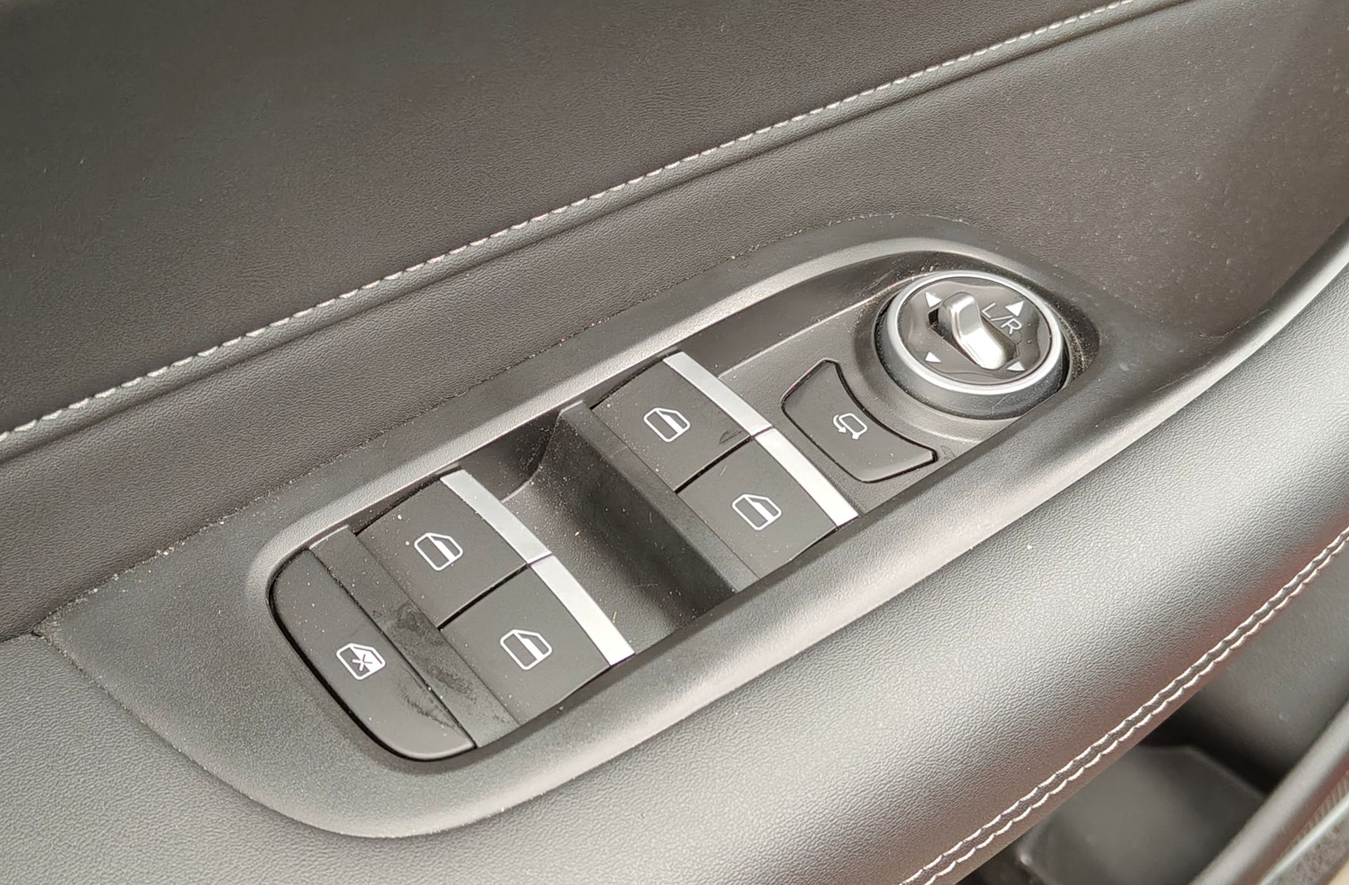 Ebro s400 1.5 DHE HEV Premium CVT - foto 34